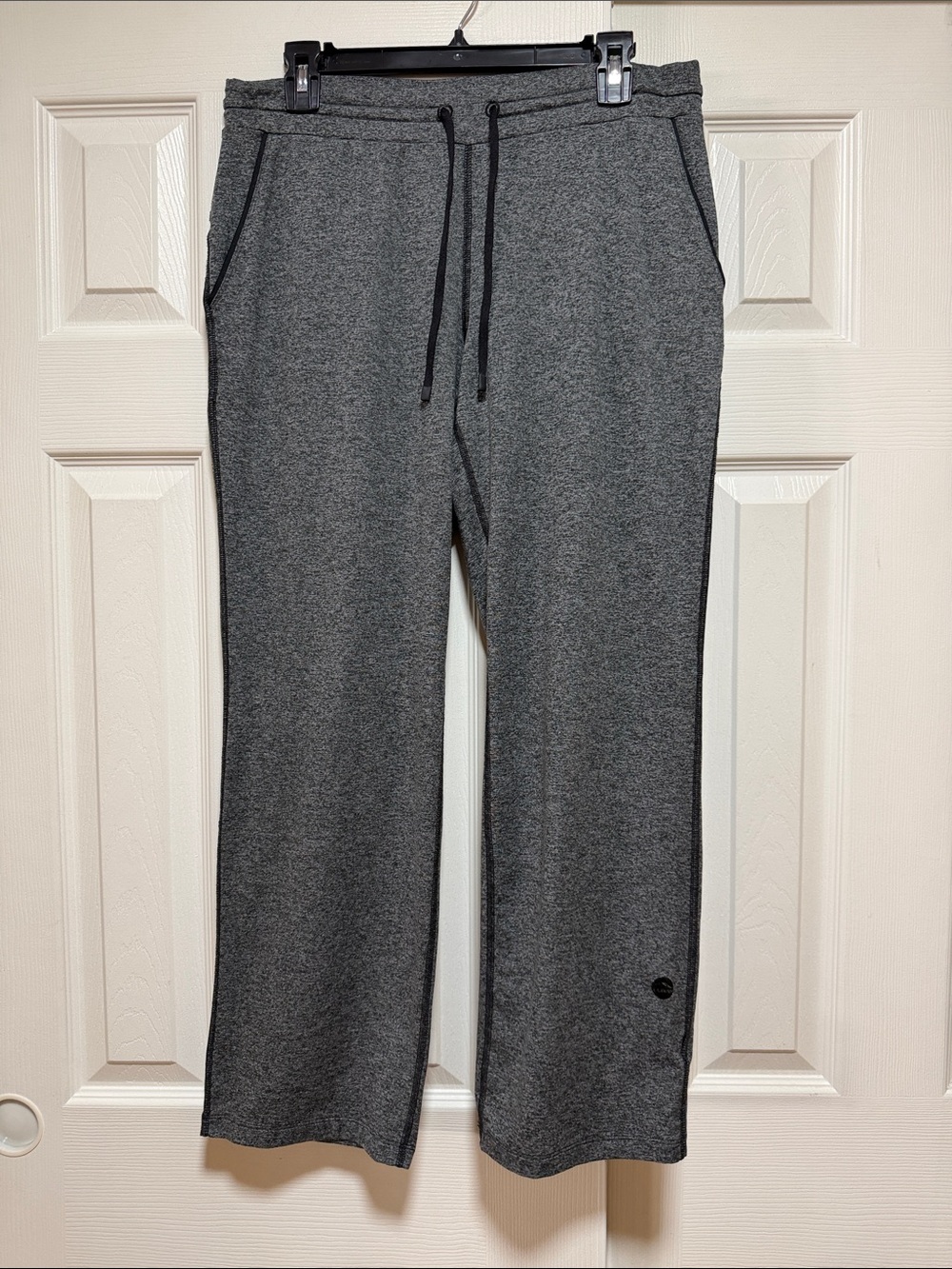 L.L. Bean VentureSoft Knit Straight Leg Pants Charcoal Gray - Size Medium Petite